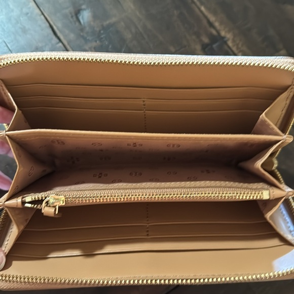 Tory Burch Block T Continental Wallet - Picture 5 of 8